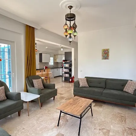 Hayat 6 Yatak Odali Oeluedenize Yakin Villa