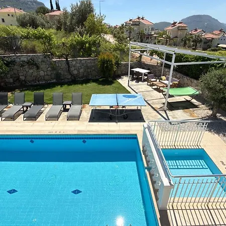 Villa Hayat 6 Yatak Odali Oeluedenize Yakin