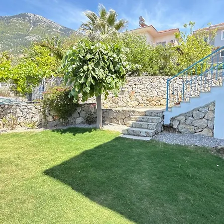 Hayat 6 Yatak Odali Oeluedenize Yakin Villa Fethiye