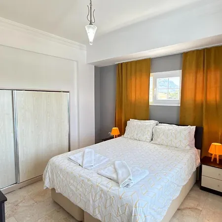 Hayat 6 Yatak Odali Oeluedenize Yakin *