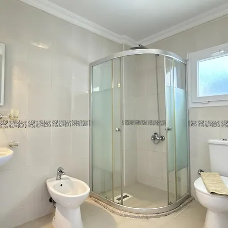 Hayat 6 Yatak Odali Oeluedenize Yakin فتحية