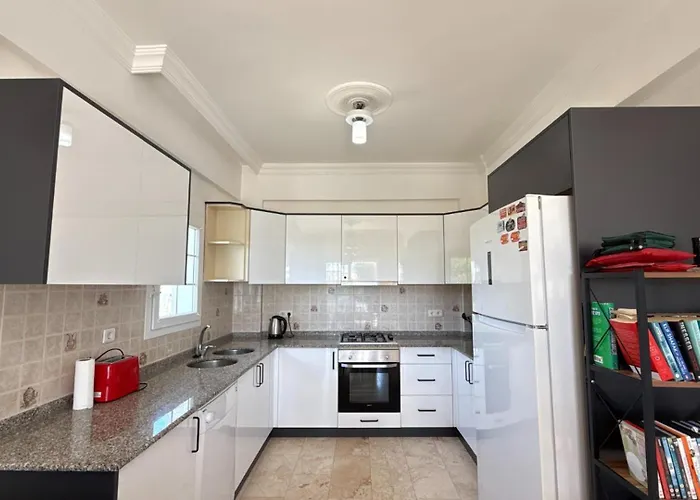 Hayat 6 Yatak Odali Oeluedenize Yakin Fethiye