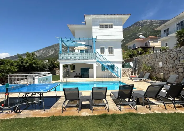 Hayat 6 Yatak Odali Oeluedenize Yakin Vila Fethiye