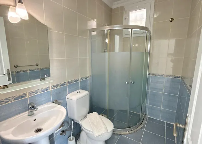 Hayat 6 Yatak Odali Oeluedenize Yakin Vilă *