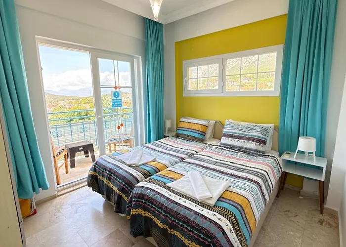 Hayat 6 Yatak Odali Oeluedenize Yakin