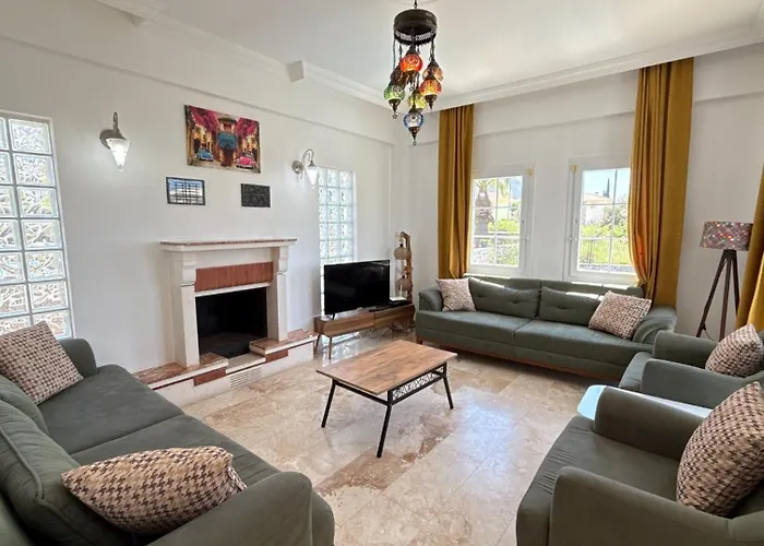 Hayat 6 Yatak Odali Oeluedenize Yakin *