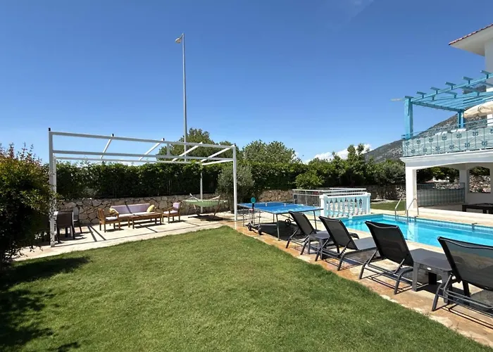 Hayat 6 Yatak Odali Oeluedenize Yakin Fethiye