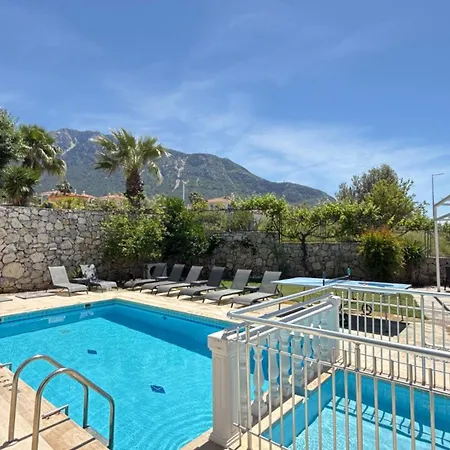 Hayat 6 Yatak Odali Oeluedenize Yakin