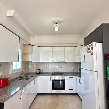 Hayat 6 Yatak Odali Oeluedenize Yakin Fethiye