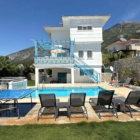 Hayat 6 Yatak Odali Oeluedenize Yakin Villa Fethiye