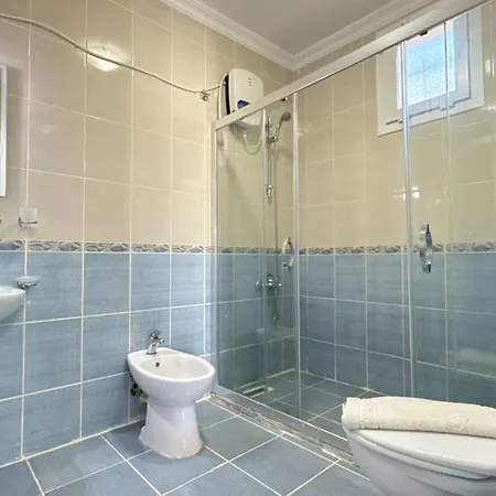 Hayat 6 Yatak Odali Oeluedenize Yakin