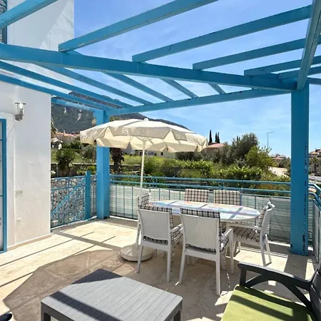 Hayat 6 Yatak Odali Oeluedenize Yakin Villa