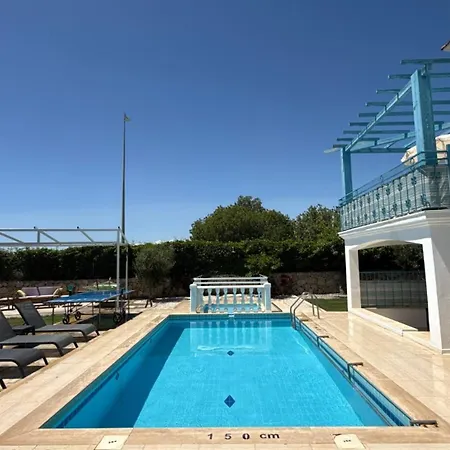 Hayat 6 Yatak Odali Oeluedenize Yakin Villa