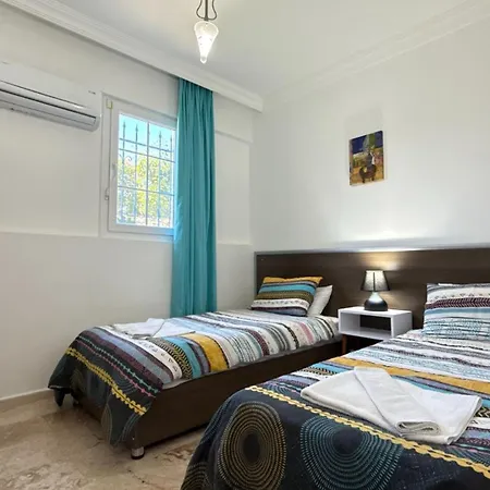 Hayat 6 Yatak Odali Oeluedenize Yakin Villa