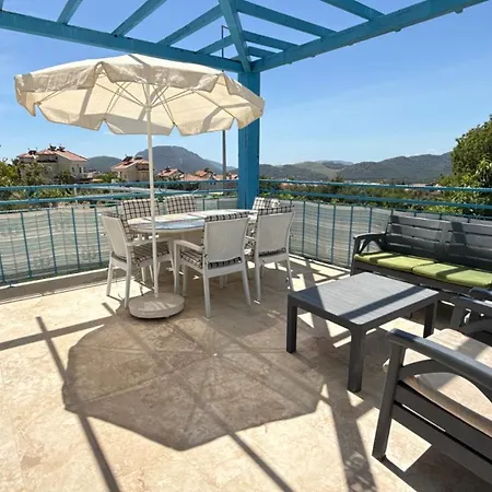 Hayat 6 Yatak Odali Oeluedenize Yakin Villa Fethiye