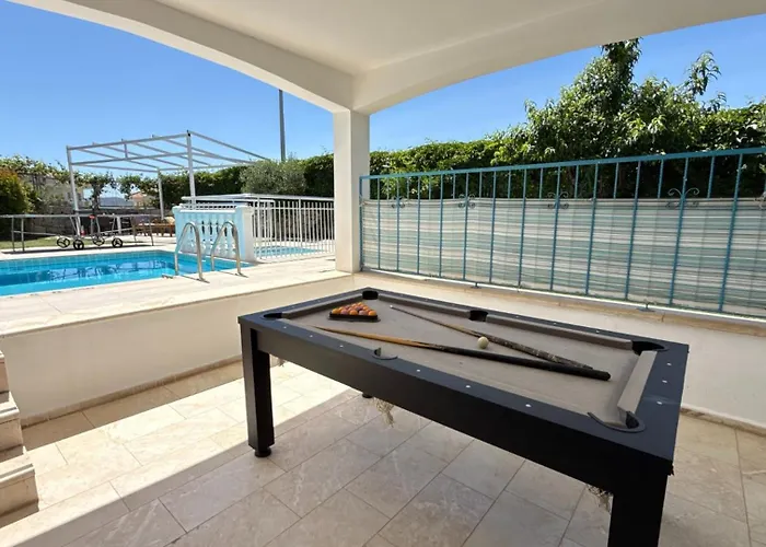 Hayat 6 Yatak Odali Oeluedenize Yakin