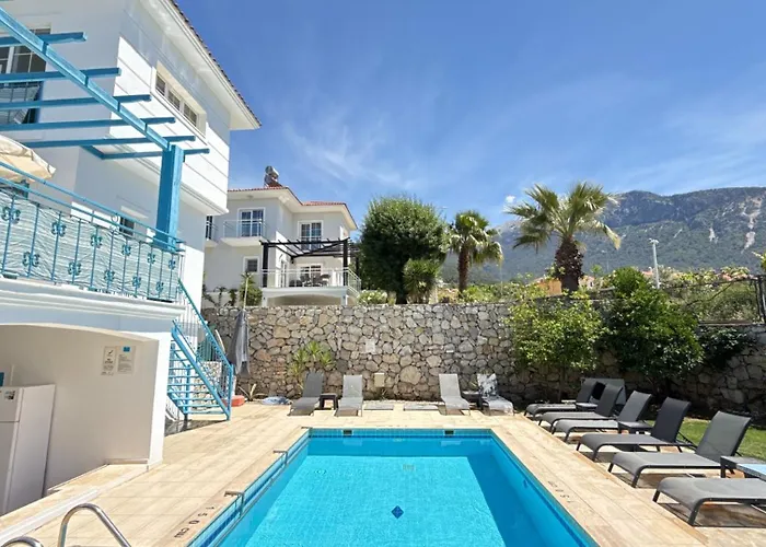 Hayat 6 Yatak Odali Oeluedenize Yakin Willa Fethiye