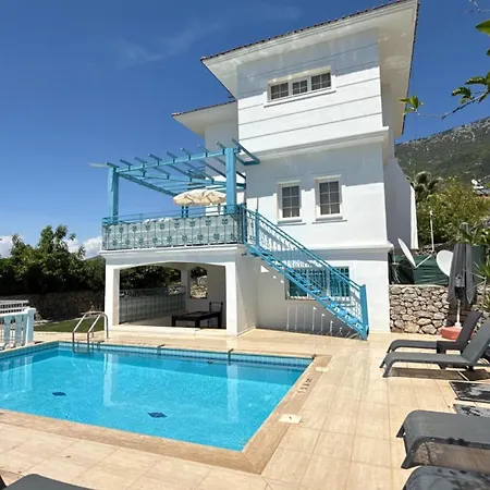 Hayat 6 Yatak Odali Oeluedenize Yakin Villa