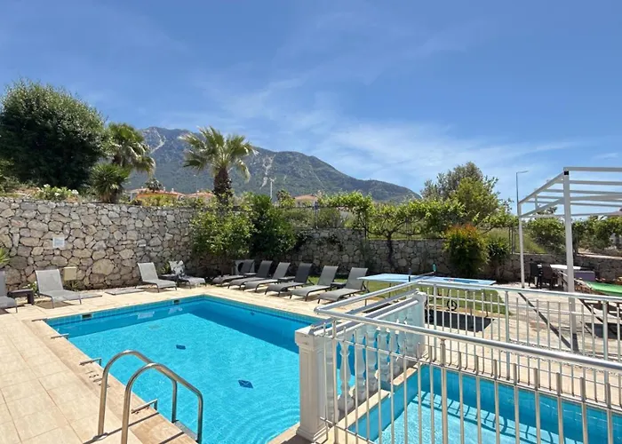 Hayat 6 Yatak Odali Oeluedenize Yakin