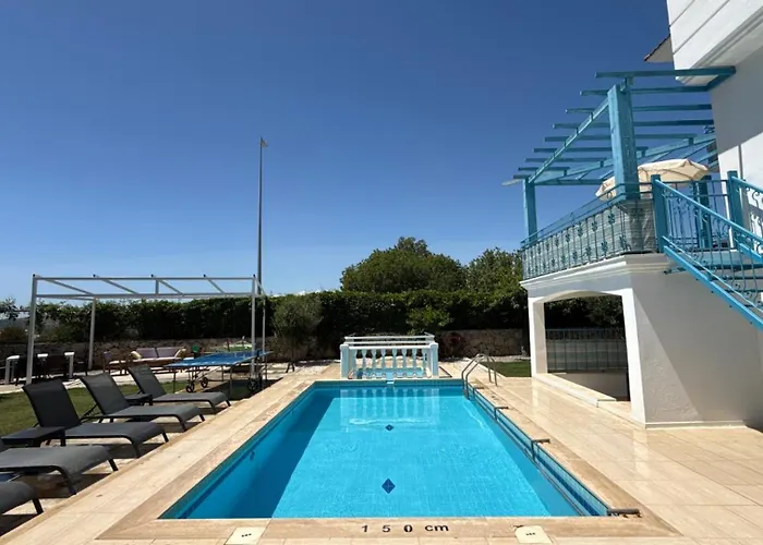 Hayat 6 Yatak Odali Oeluedenize Yakin ヴィラ