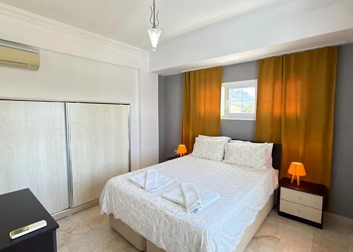 Hayat 6 Yatak Odali Oeluedenize Yakin *